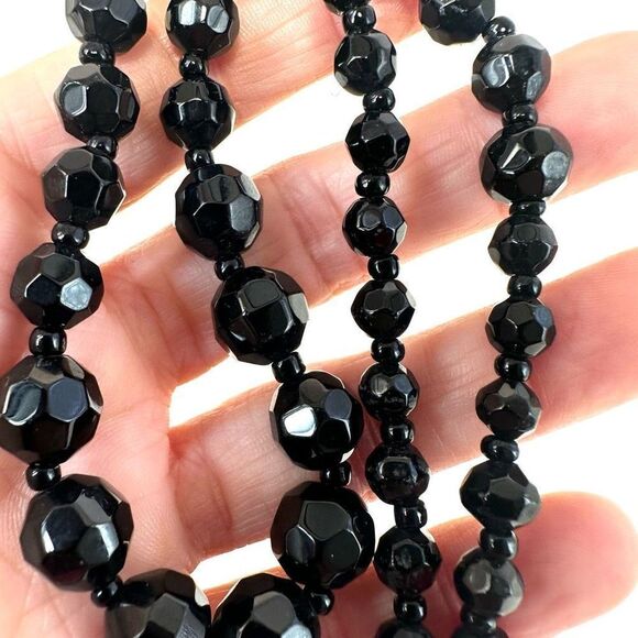 Black beaded necklace - Picture 5 of 8